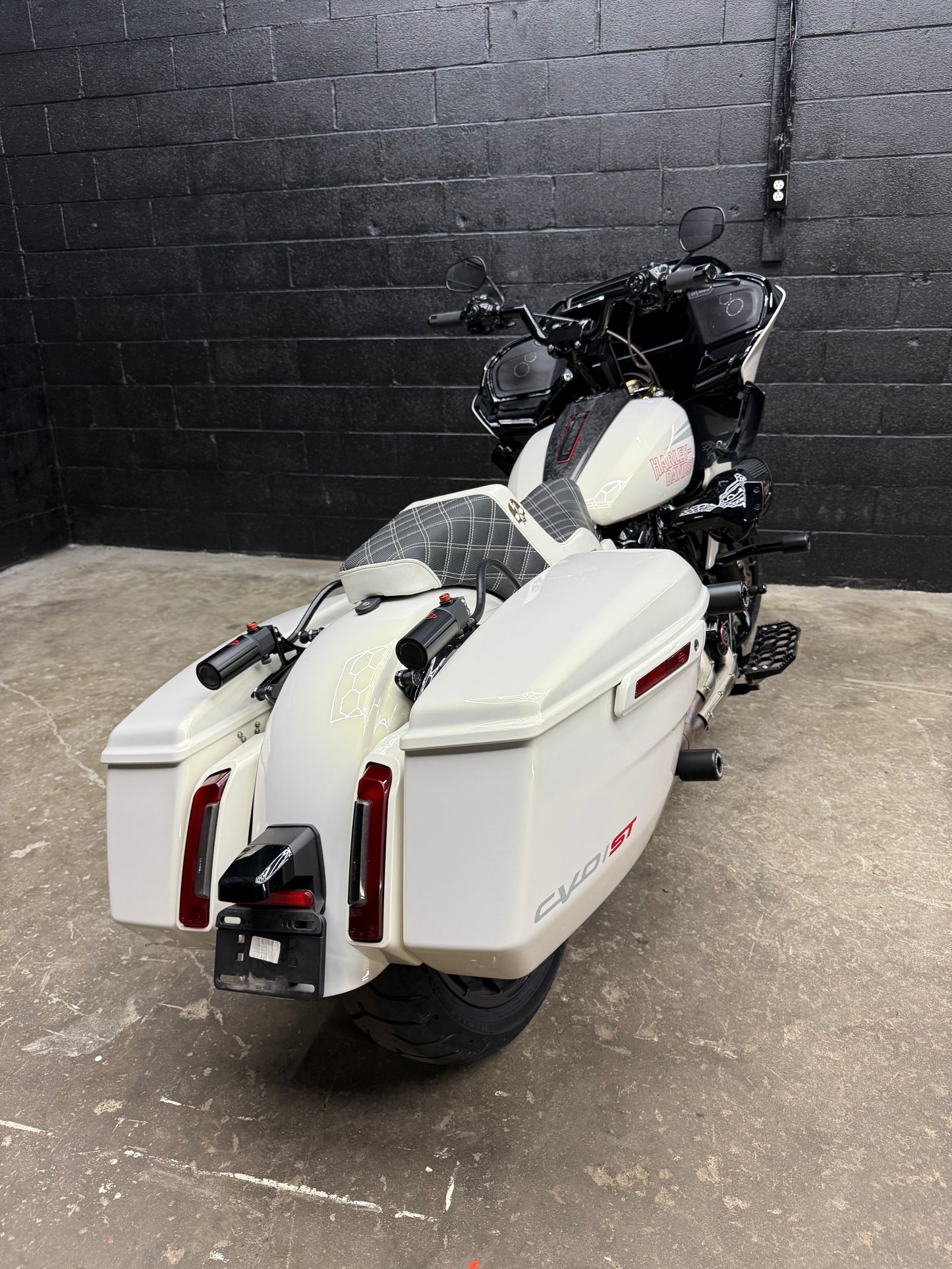 2024 CVO 135" 140HP/160TQ