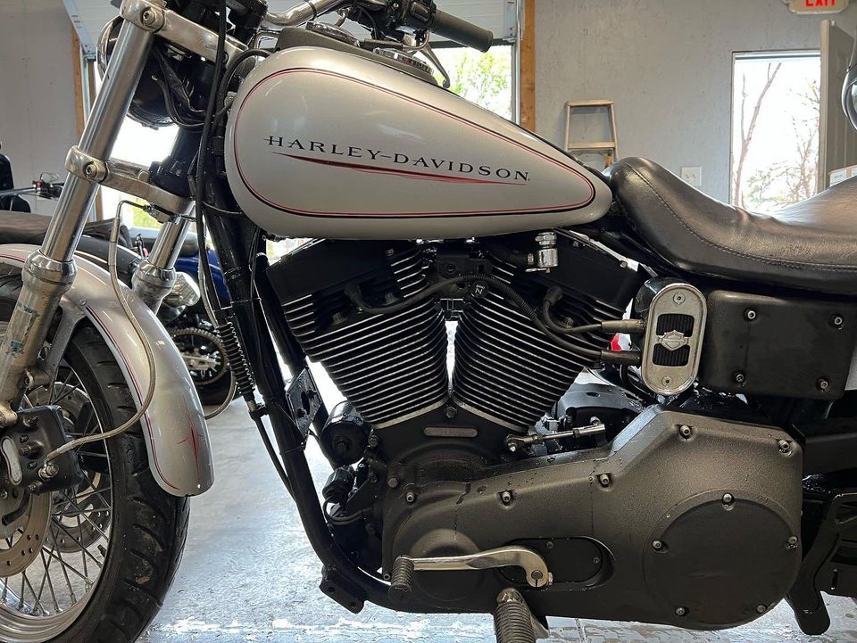 2002 FXDX