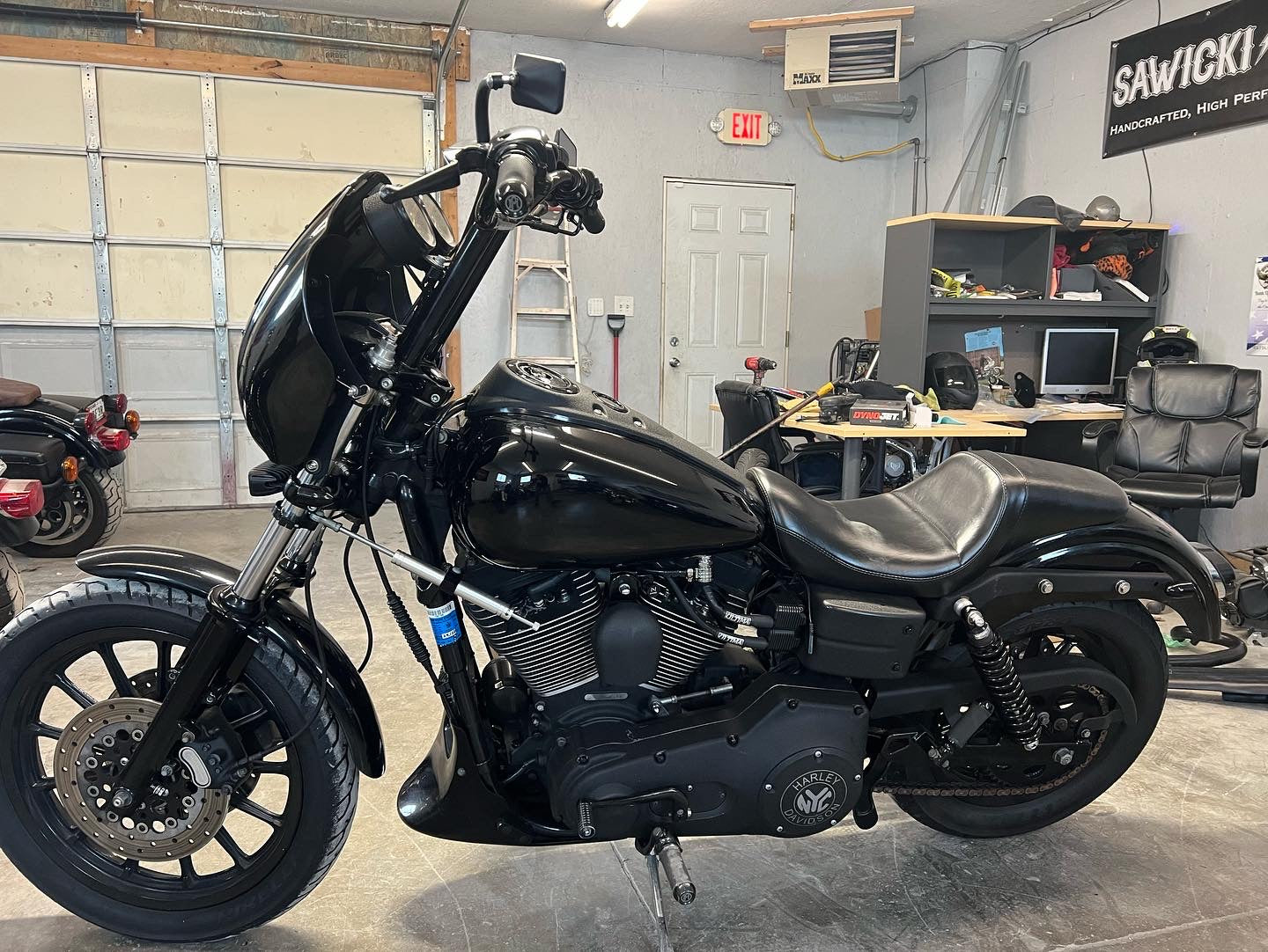 2005 FXDX