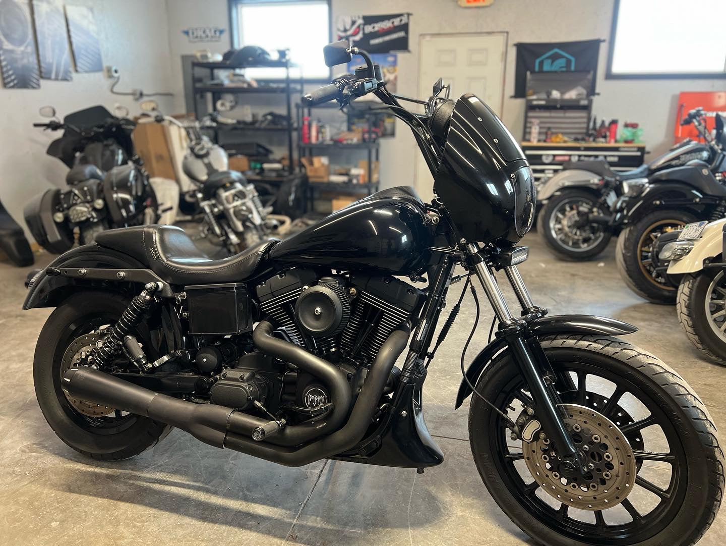 2005 FXDX